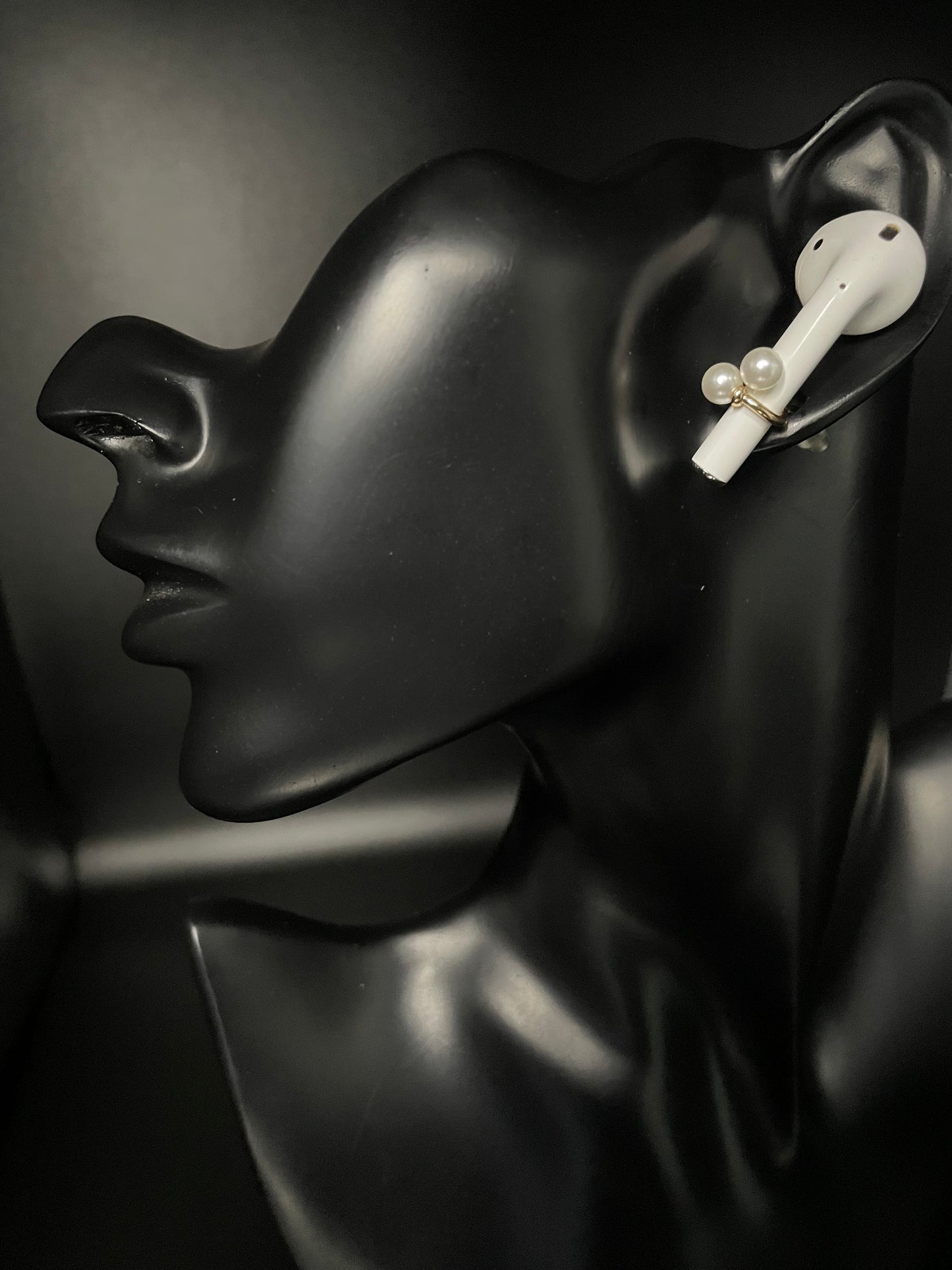 Pearl Wireless Headphone Earrings