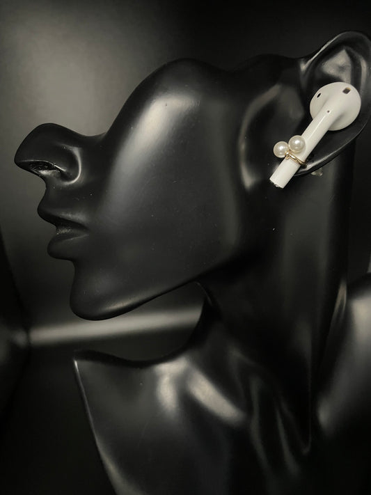 Pearl Wireless Headphone Earrings
