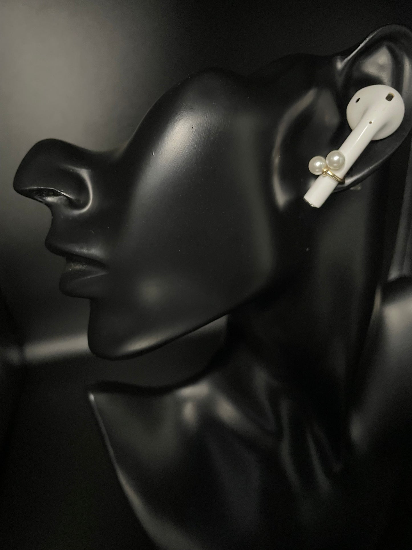 Pearl Wireless Headphone Earrings