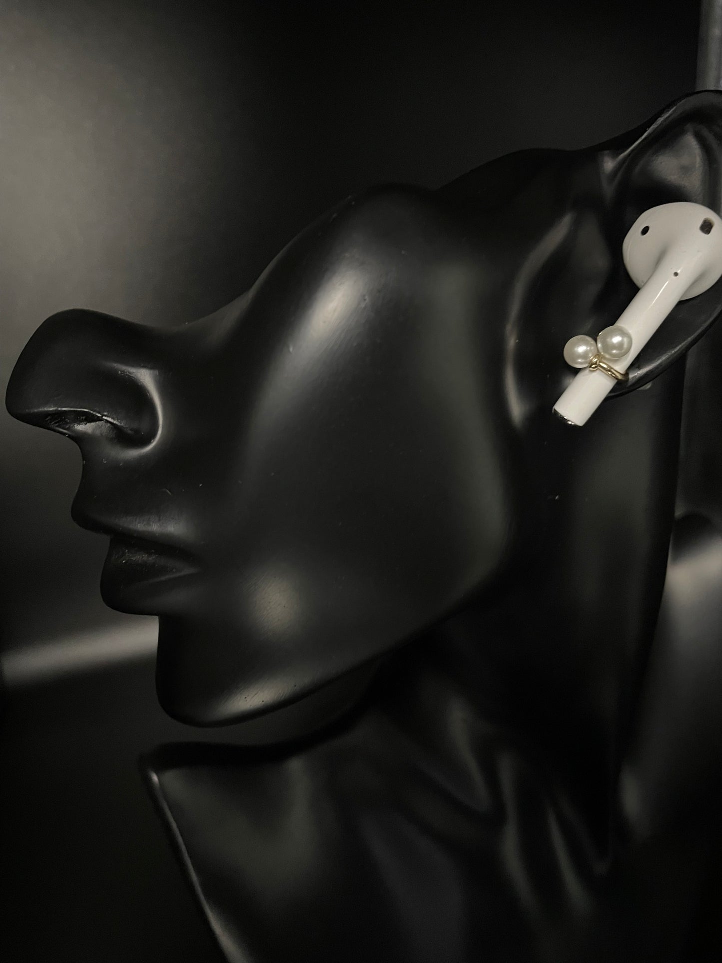 Pearl Wireless Headphone Earrings